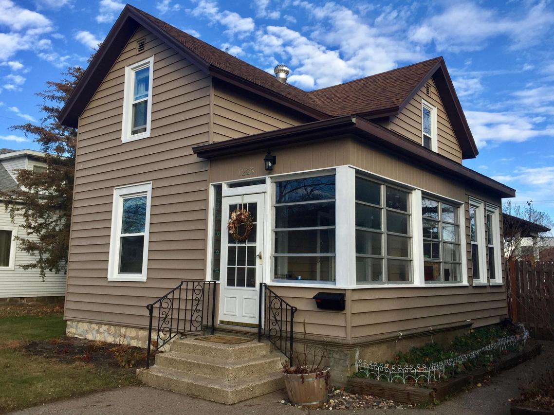 1225 15th St, La Crosse, WI 54601