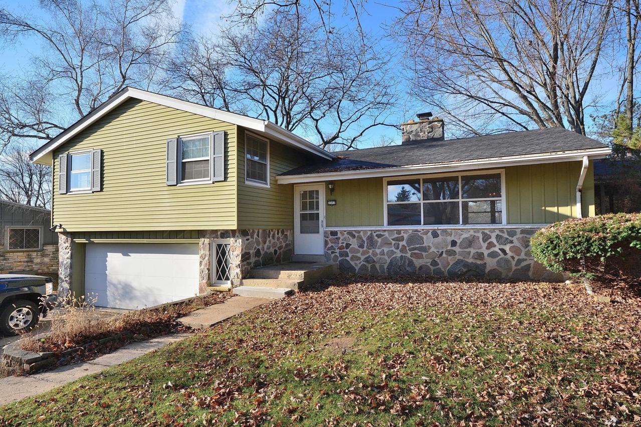 2357 S Green Links Dr., West Allis, WI 53227