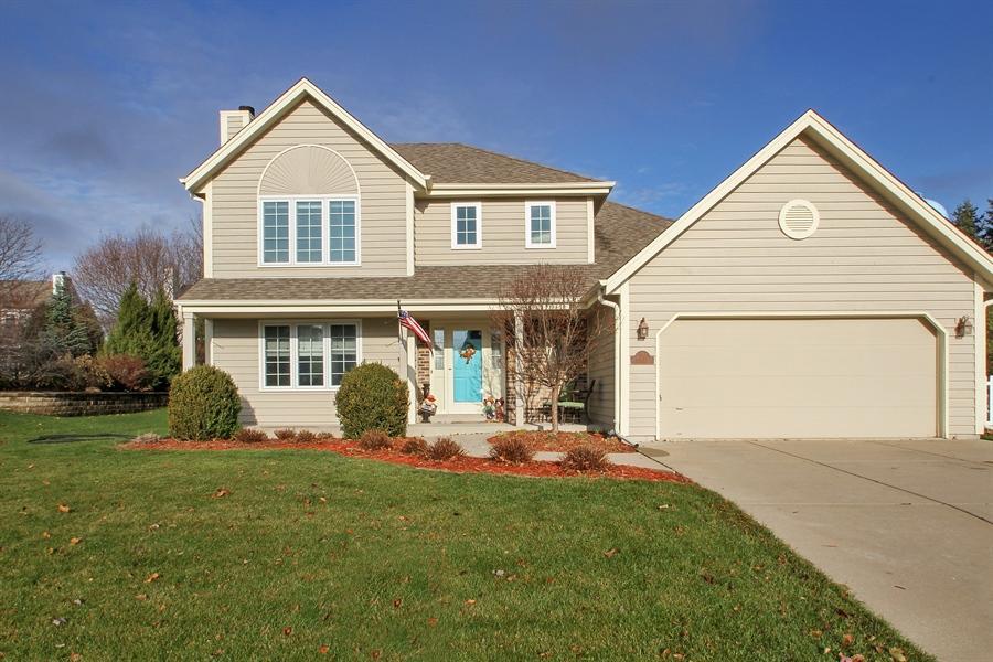 N51W16932 Old Hickory Rd, Menomonee Falls, WI 53051