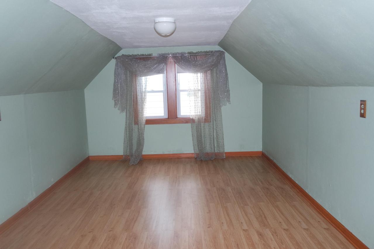 10508 W Fisher Pkwy, Wauwatosa, WI 53226