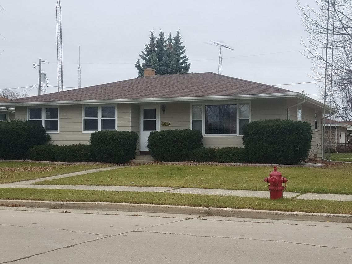2902 24th St., Kenosha, WI 53140