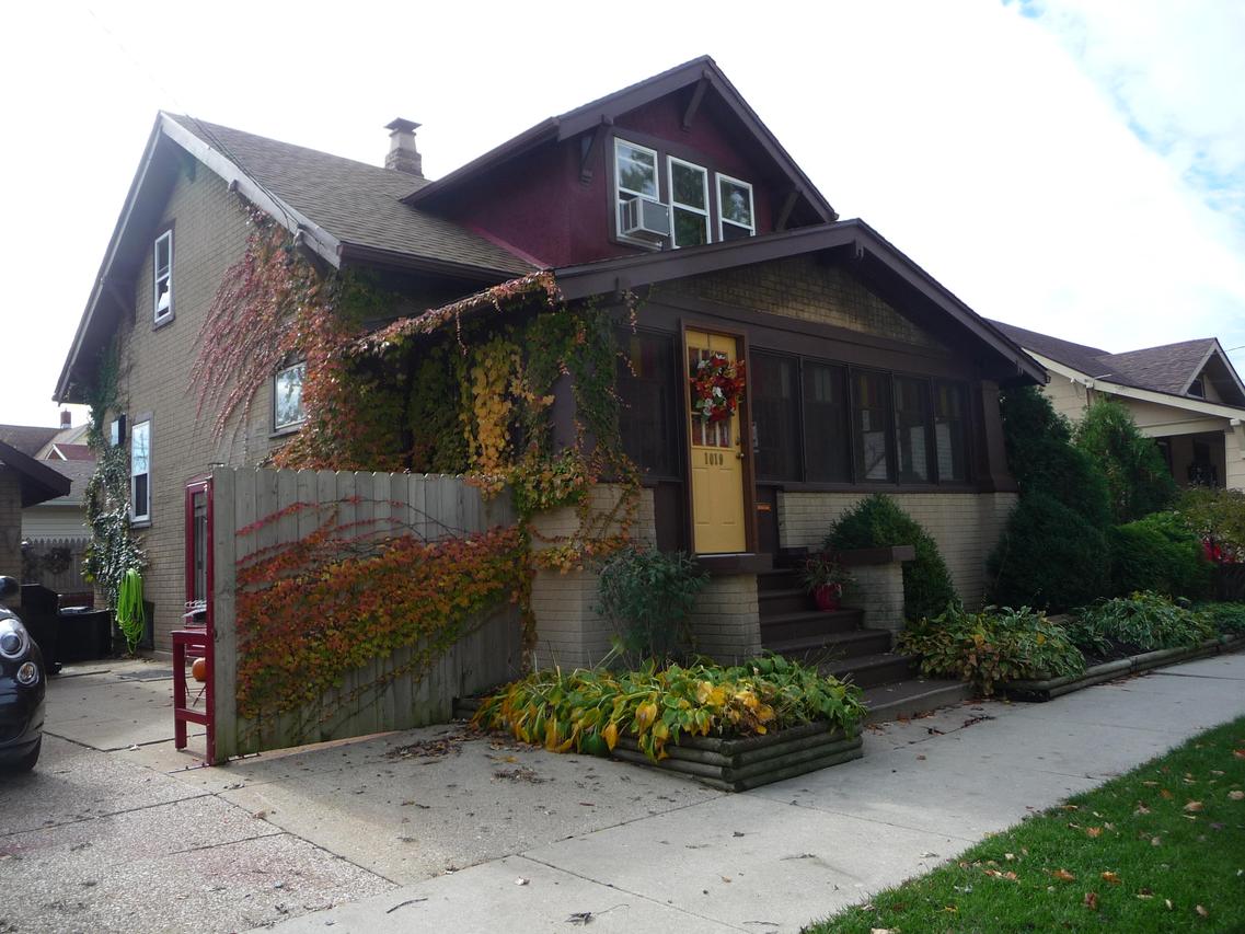 1019 72nd St, Kenosha, WI 53143