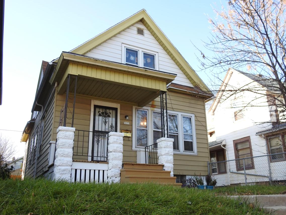 3033 N Holton St, Milwaukee, WI 53212