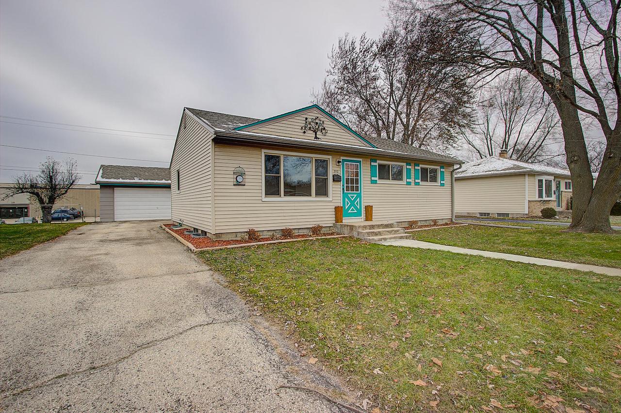 350 Greenmeadow Dr, Waukesha, WI 53188