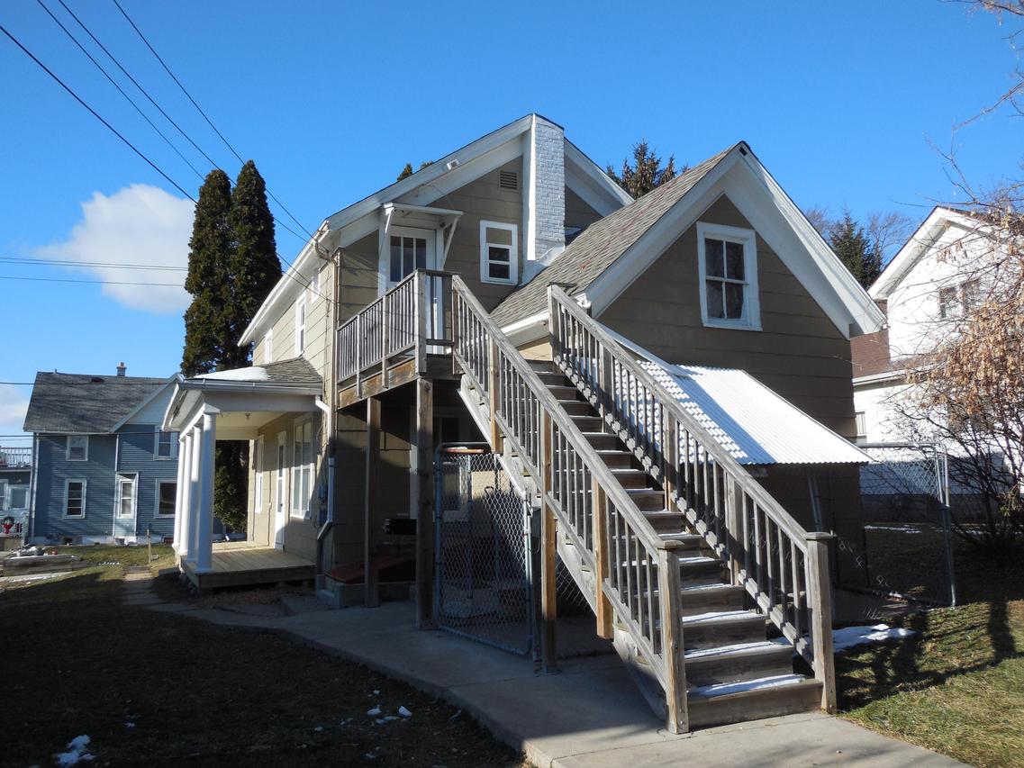 431 N 10th Ave, West Bend, WI 53090