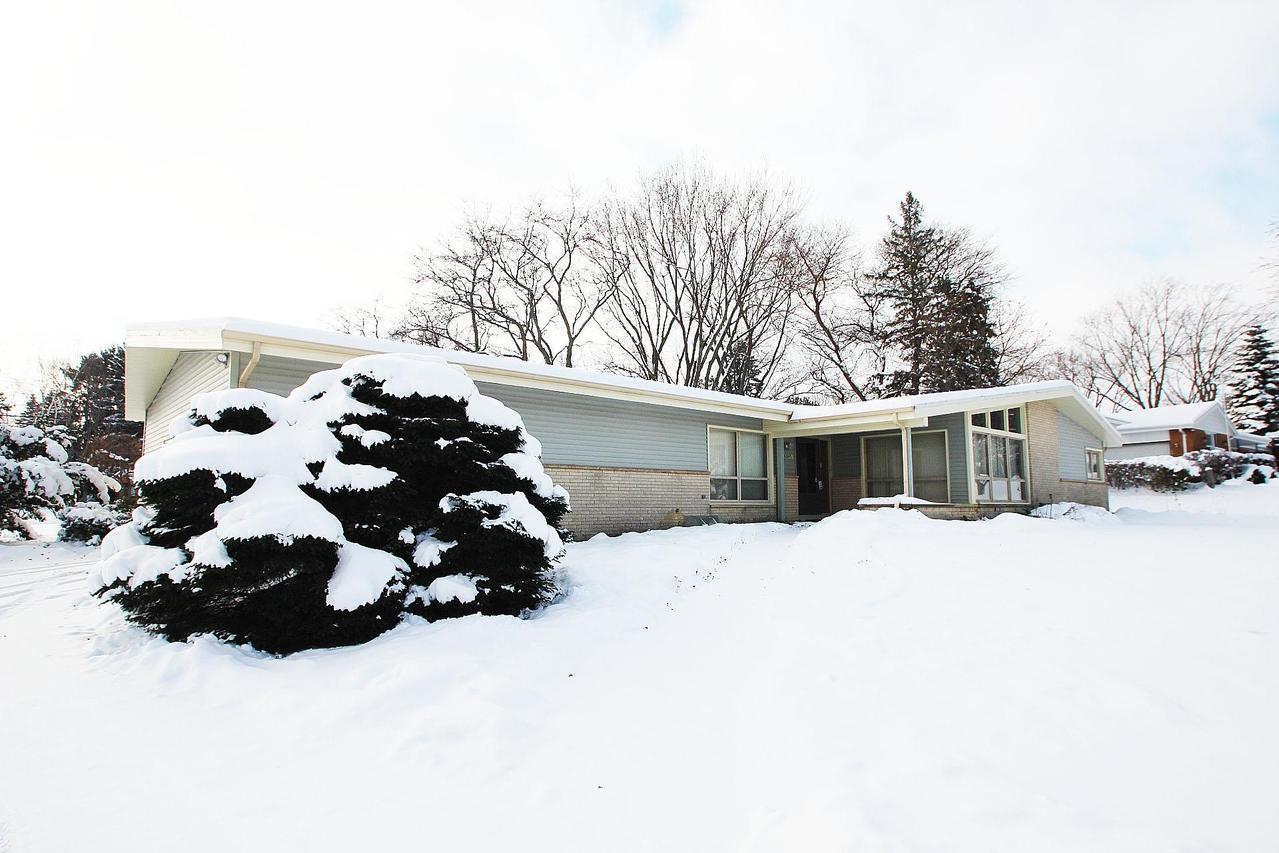 16845 Willow Ridge Ln., Brookfield, WI 53005