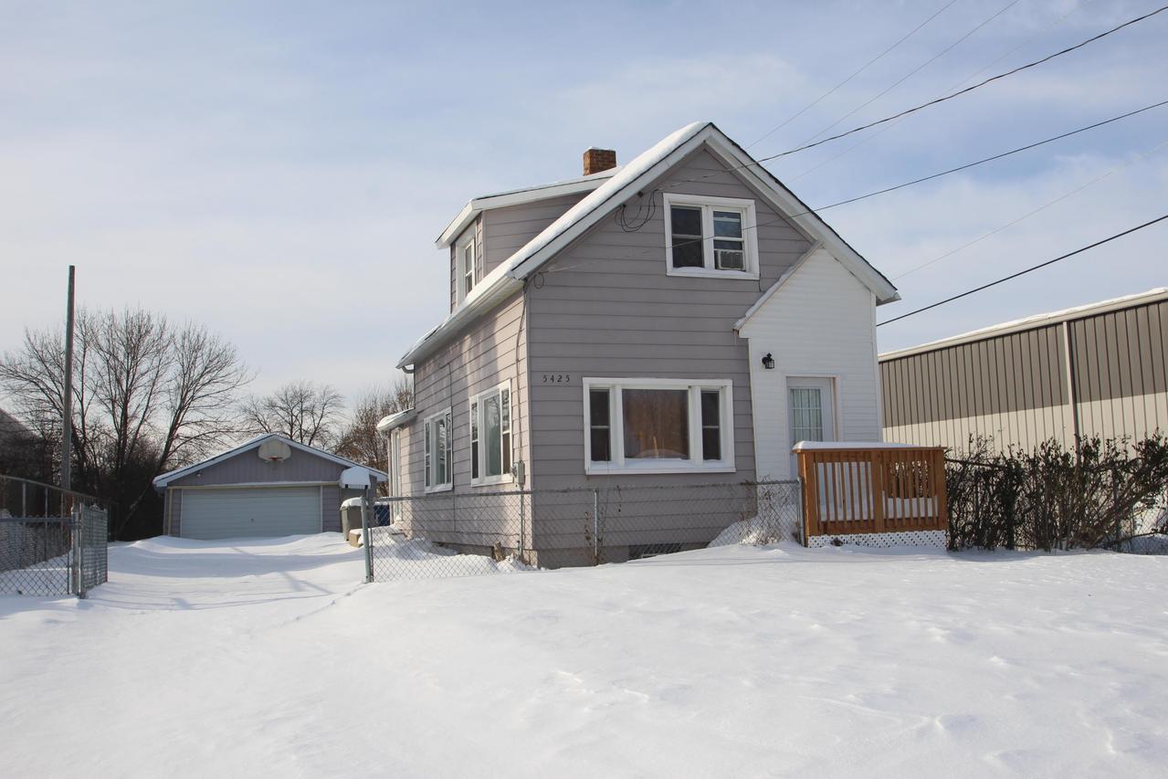 5425 S 9th St, Milwaukee, WI 53221
