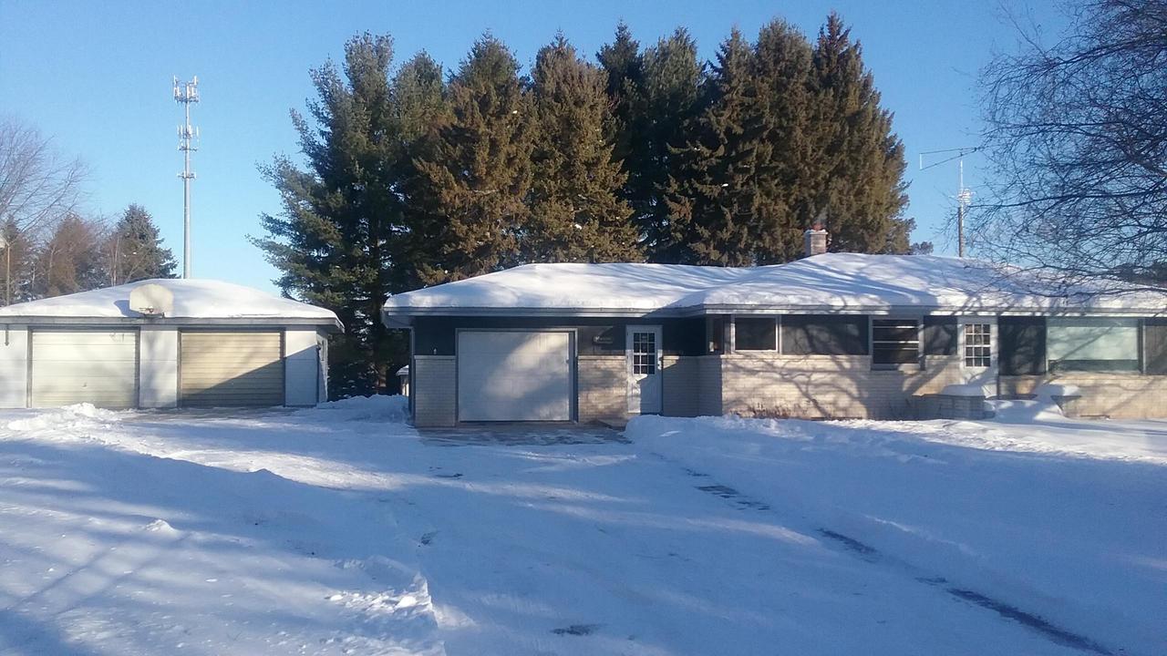 22 South Ave, Oostburg, WI 53070