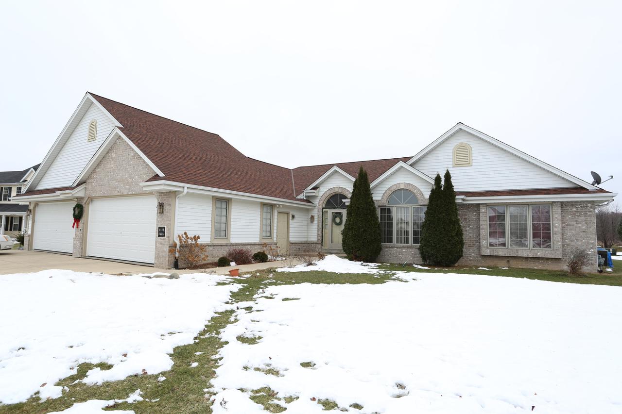 W134N6816 Wild Rose Ct, Menomonee Falls, WI 53051