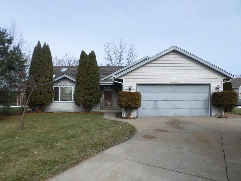 N28W22560 Foxwood Ln, Pewaukee, WI 53186