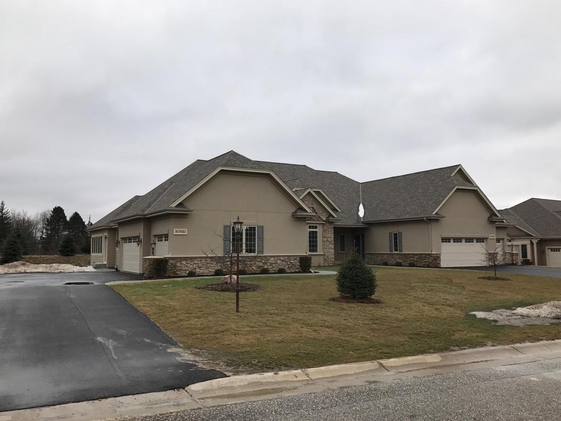 N35W23641 Auburn Ct, Pewaukee, WI 53072