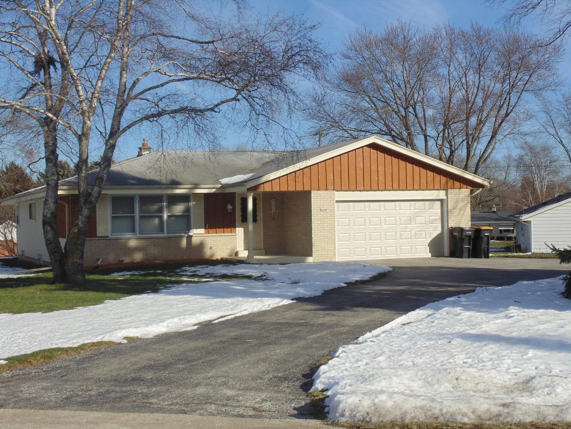 8048 N Edge O Woods Dr., Brown Deer, WI 53223