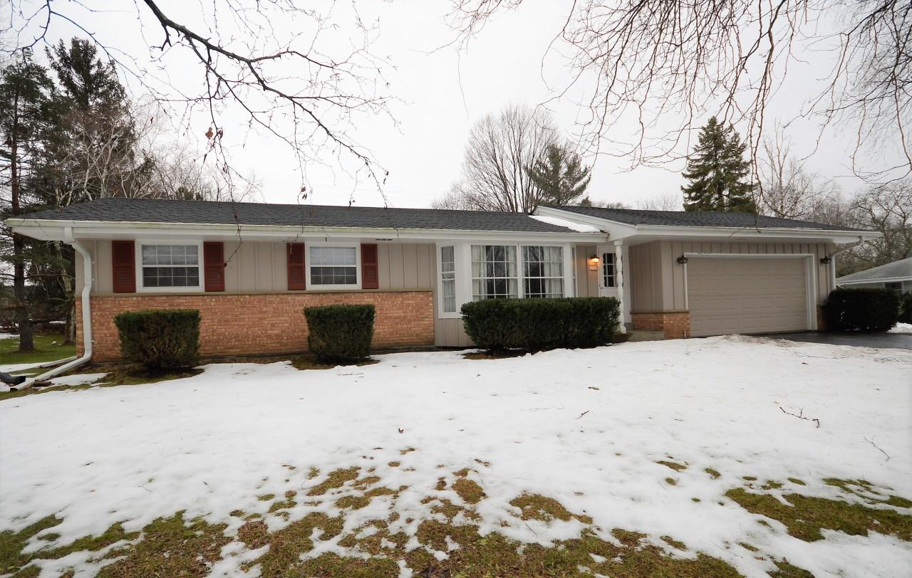 21505 Clarion Ln, Brookfield, WI 53186