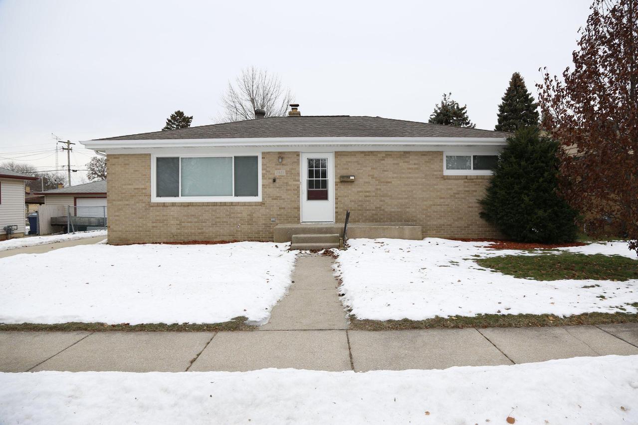 2821 Pinehurst Ave, Racine, WI 53403