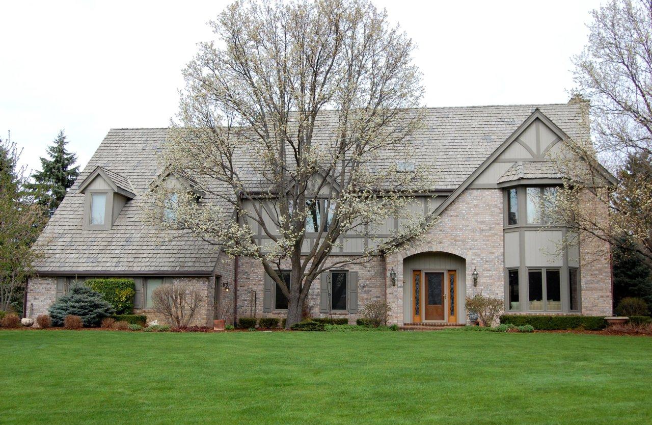 5332 W River Tr., Mequon, WI 53092