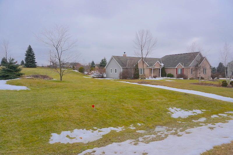 6333 Horseshoe Ln, Caledonia, WI 53402