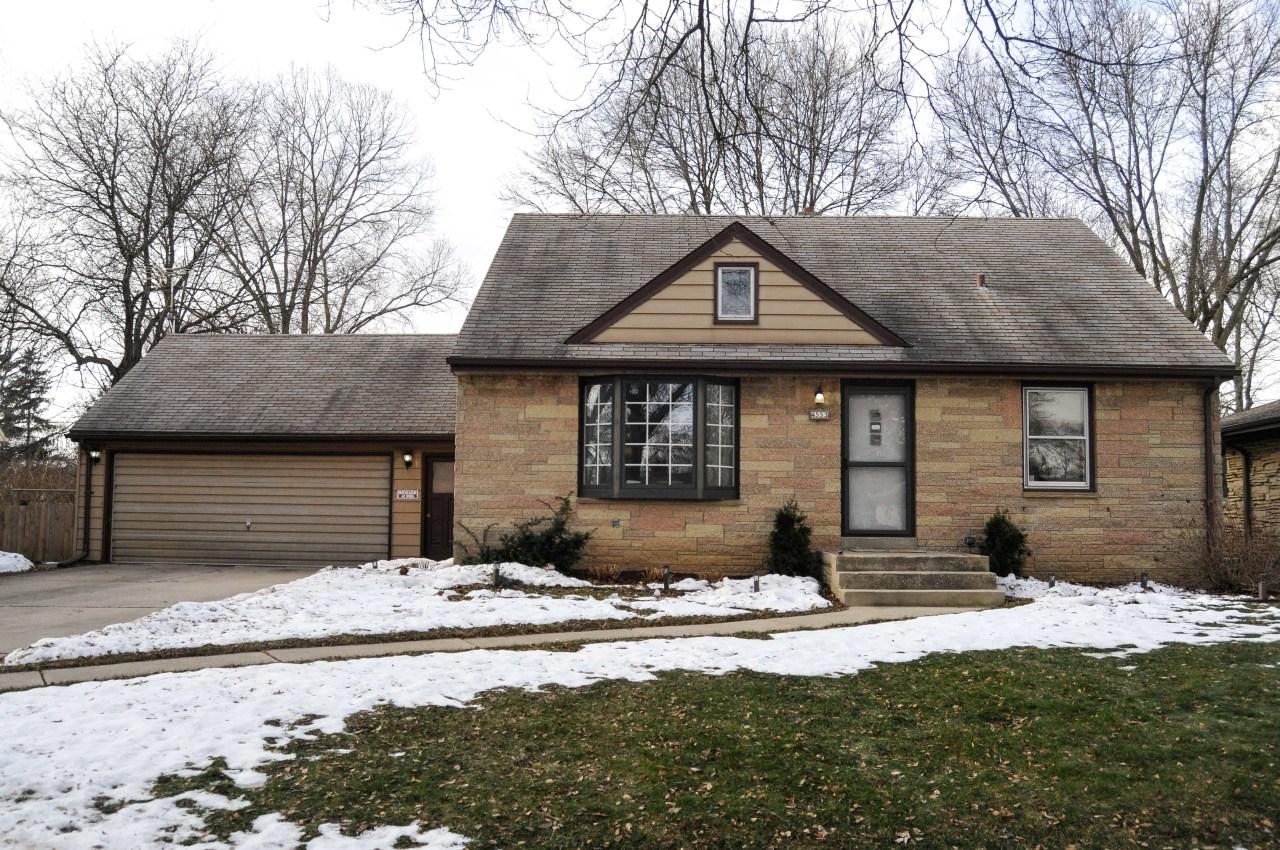 4553 N 101st St., Wauwatosa, WI 53225