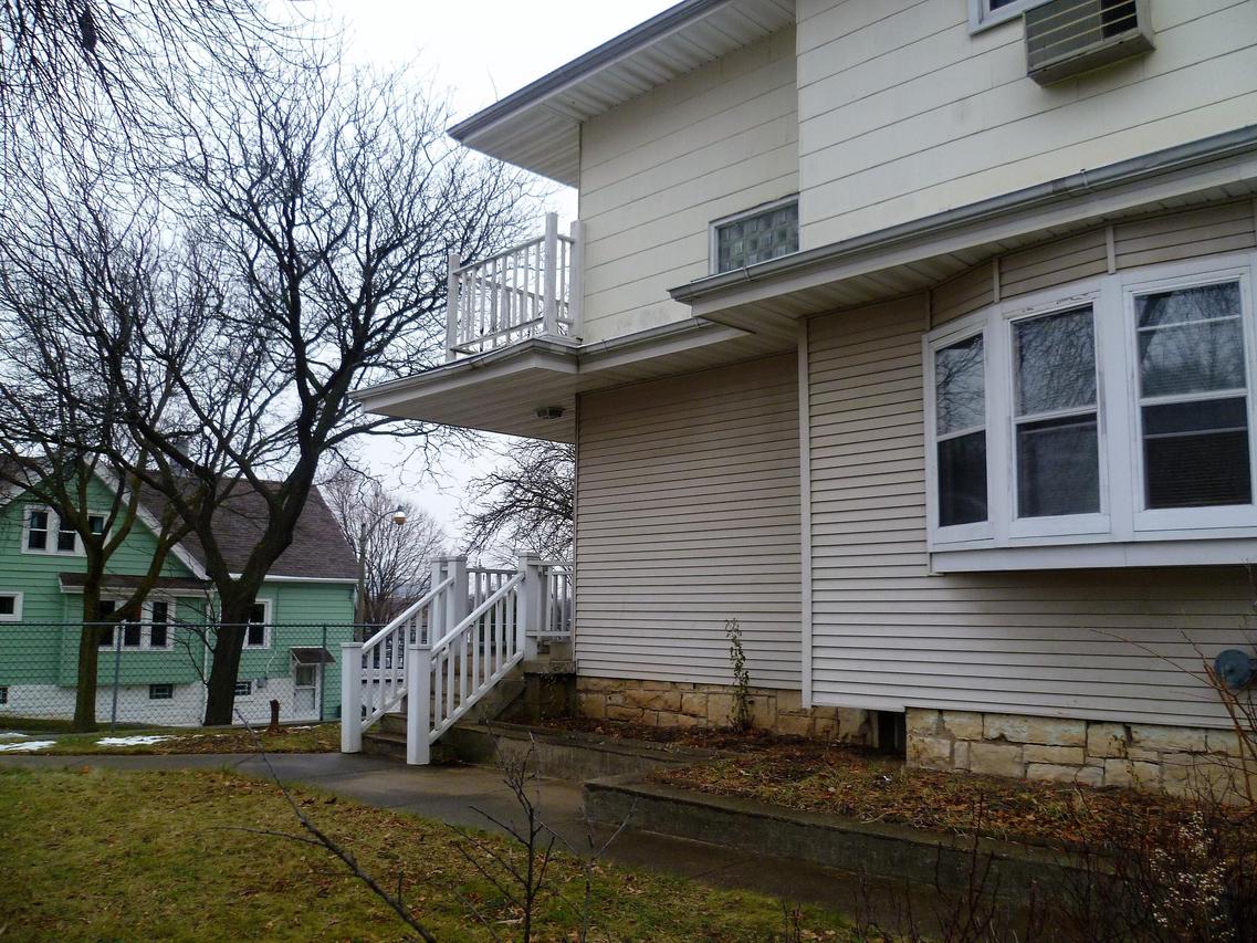 3302 W Branting Ln, Milwaukee, WI 53215