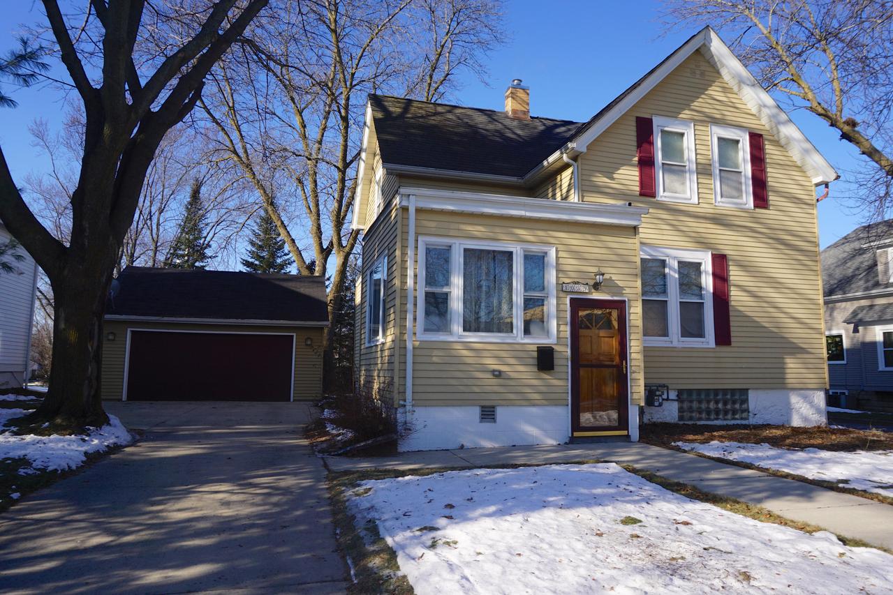 1039 9th Ave., Grafton, WI 53024