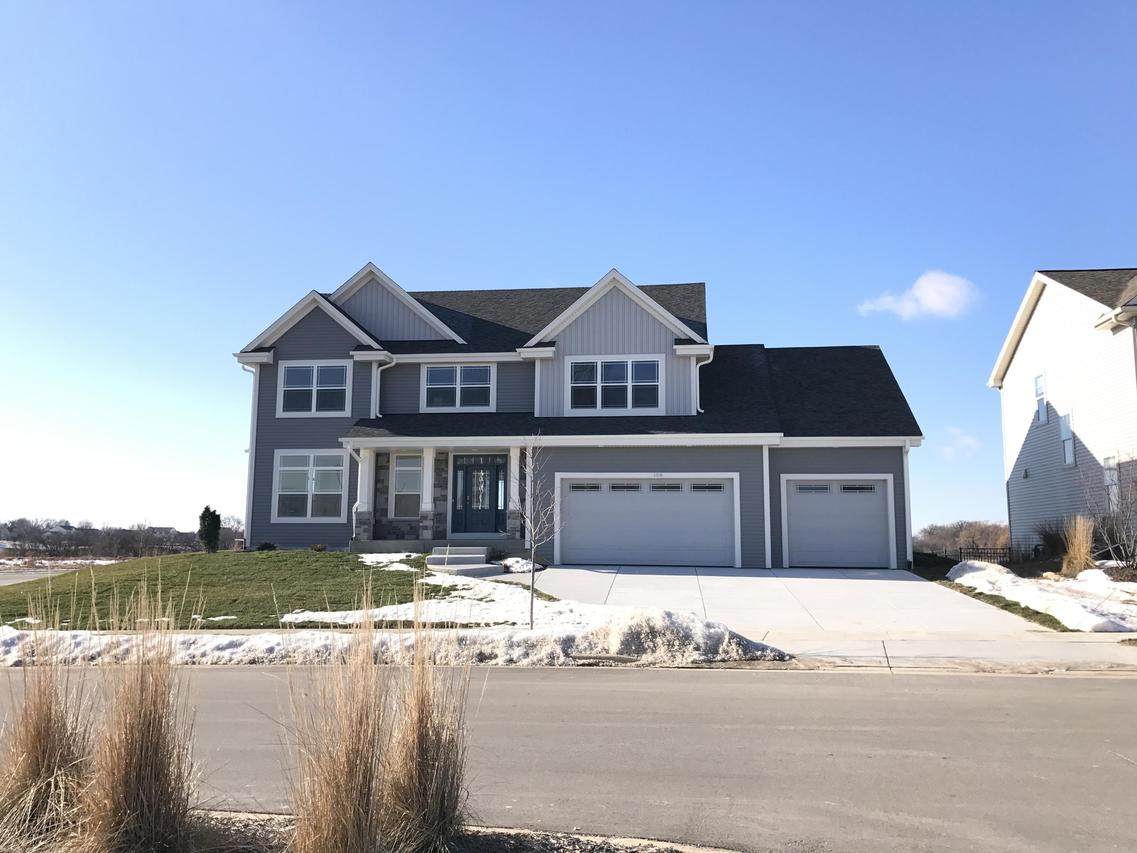1310 Prairie Creek, Oconomowoc, WI 53066