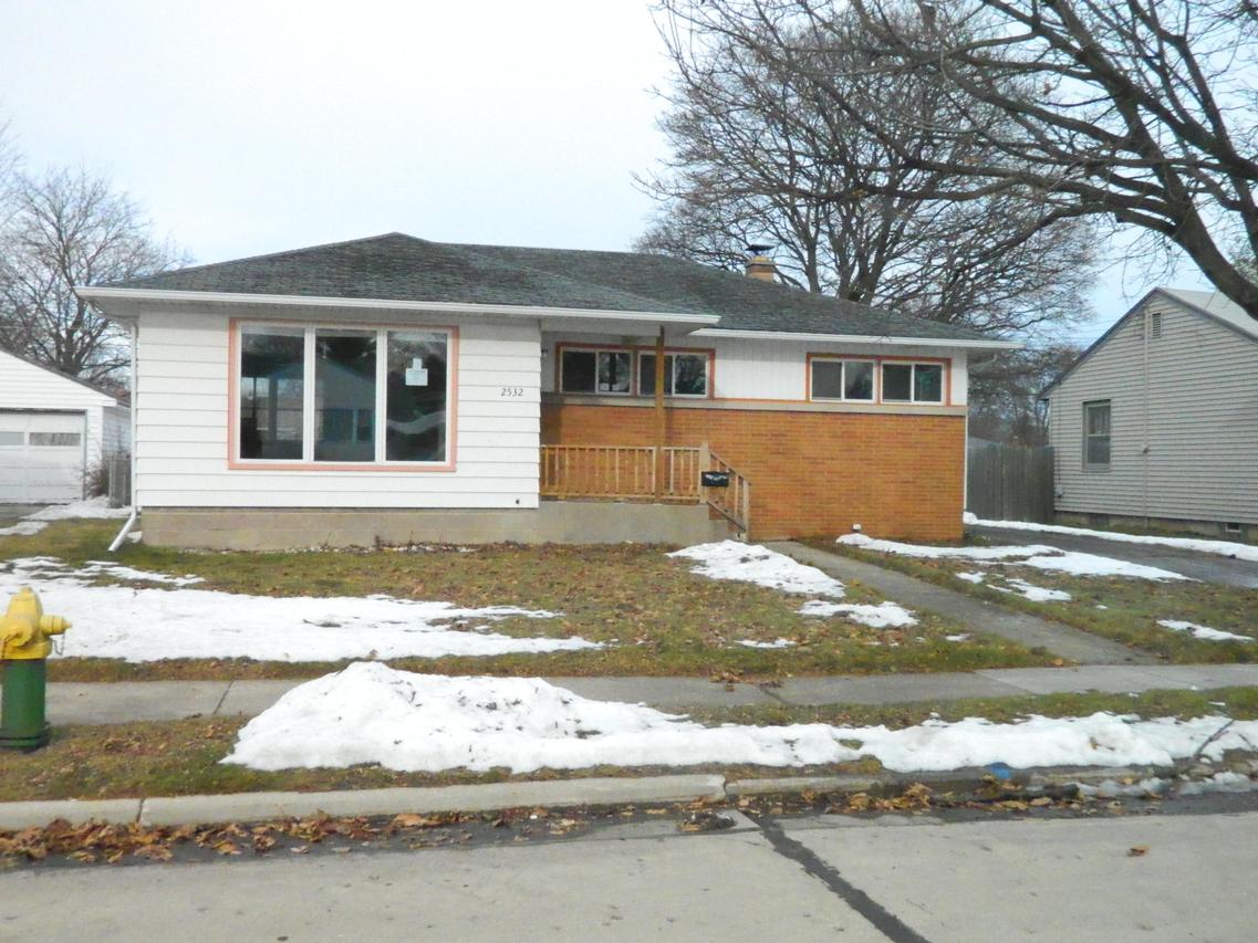 2532 Ridgewood Ave, Racine, WI 53403