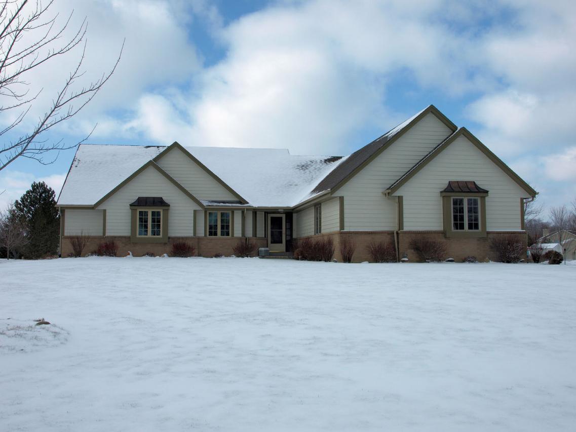 6055 S Preston Ln, New Berlin, WI 53151