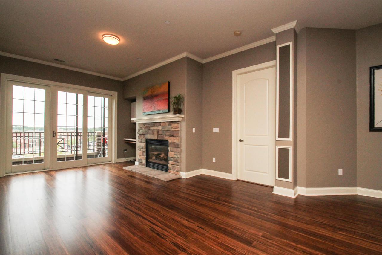 19075 Thomson #302, Brookfield, WI 53045