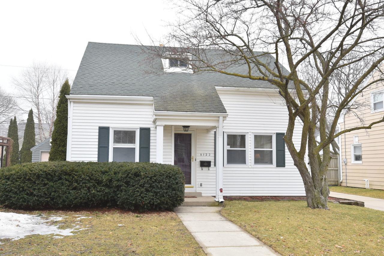 5122 N Diversey Blvd, Whitefish Bay, WI 53217