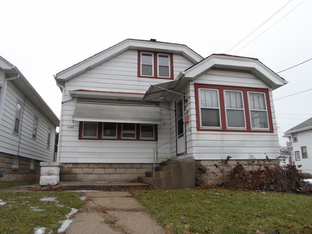 1725 S 73rd St., West Allis, WI 53214