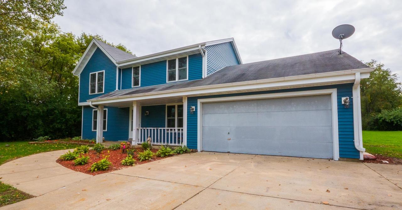 S86W30643 Stonegate Dr, Mukwonago, WI 53149