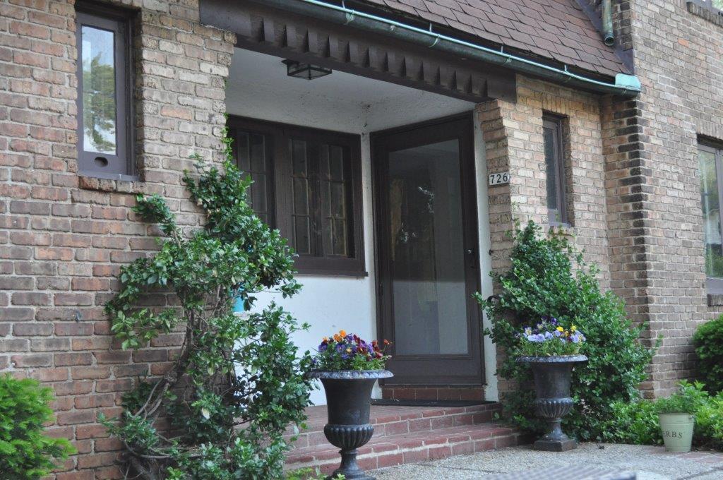 726 E Beaumont Ave, Whitefish Bay, WI 53217