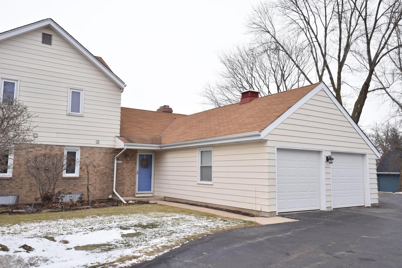 12524 N Woodland Dr, Mequon, WI 53092