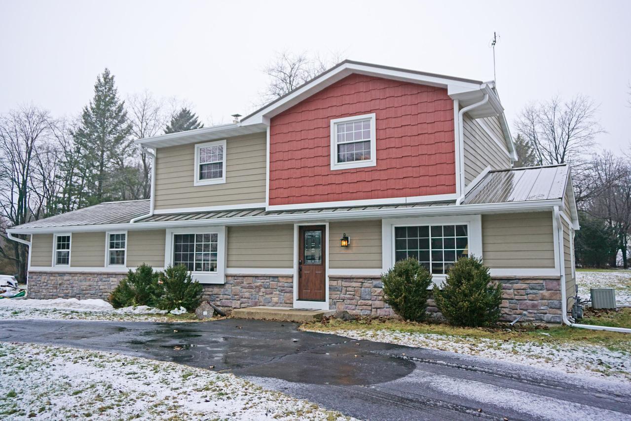 W316S7739 Lakecrest Dr, Mukwonago, WI 53149