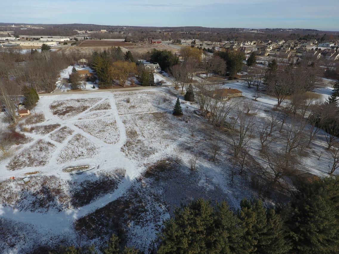 N53W22131 Bonnie Ln, Lisbon, WI 53089