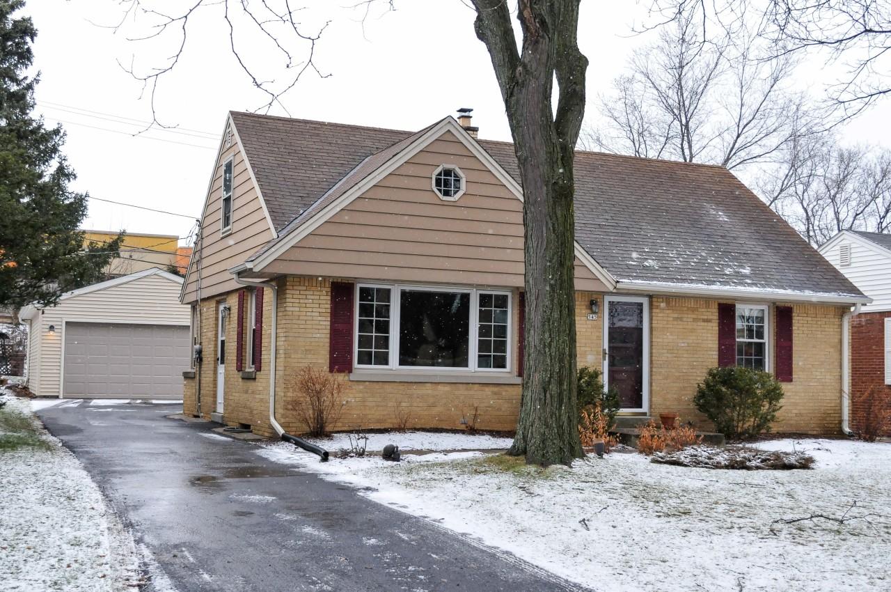 545 N 107th St, Wauwatosa, WI 53226