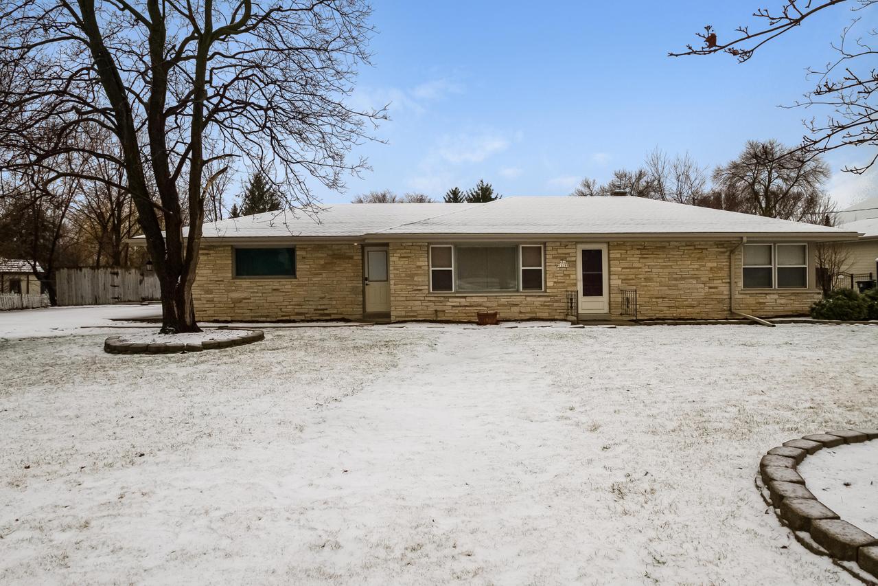 N96W16289 County Line Rd, Menomonee Falls, WI 53051