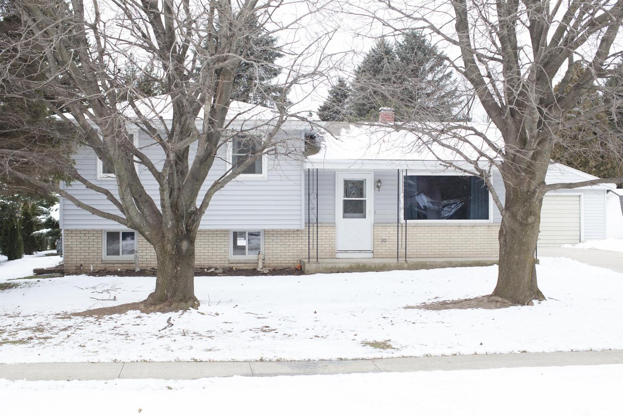 2426 S 35th St., Manitowoc, WI 54220