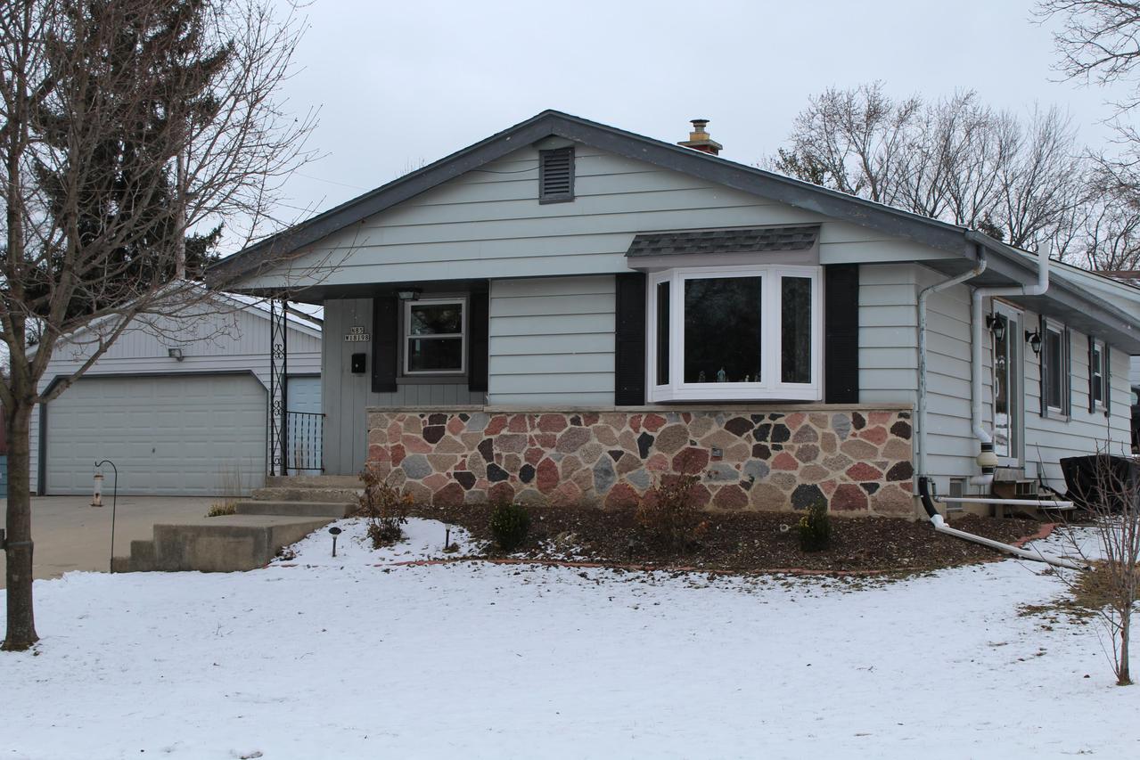 N85W18198 Tyler Dr, Menomonee Falls, WI 53051