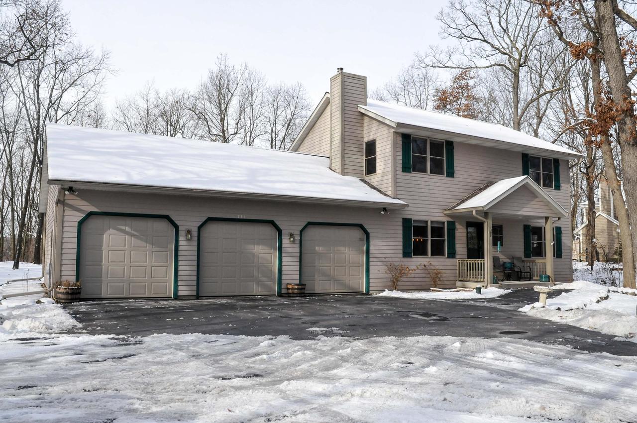 731 Slinger Rd, Slinger, WI 53086
