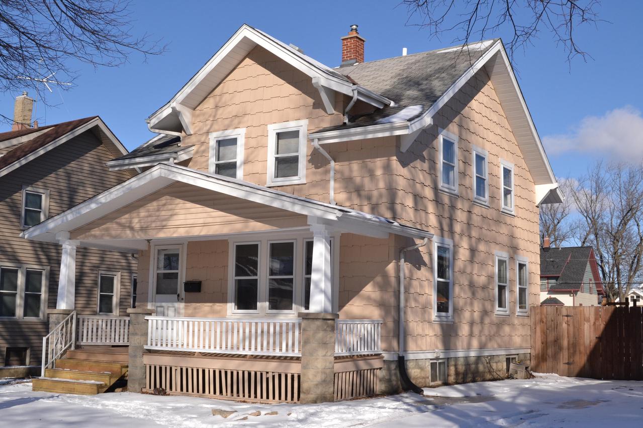 214 Frame Ave, Waukesha, WI 53186