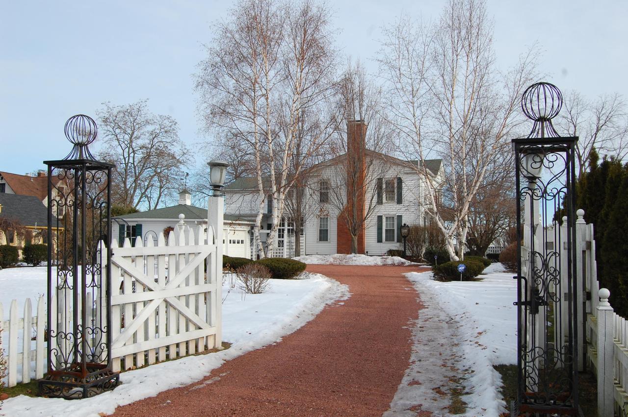 1219 Main St., Racine, WI 53403