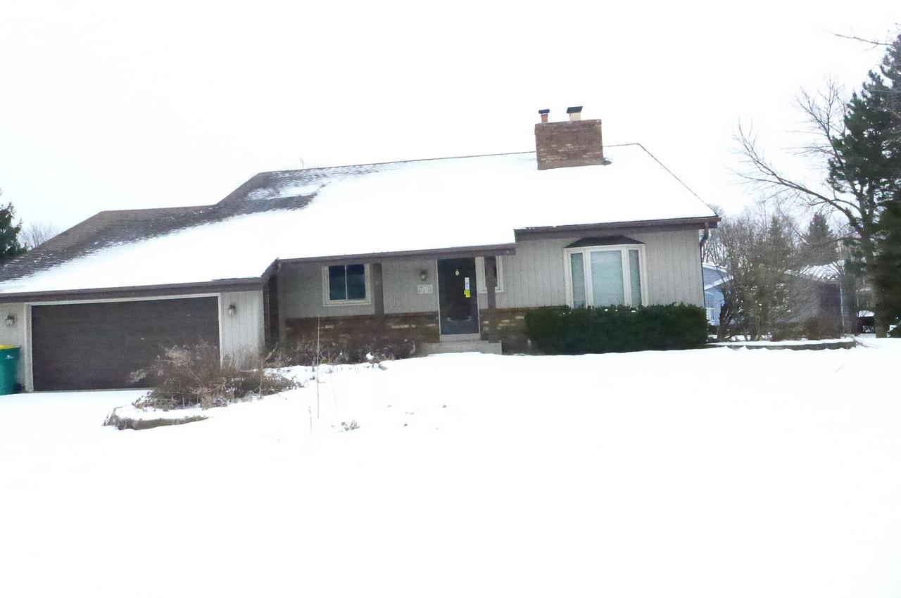 W159N10150 Comanche Ct, Germantown, WI 53022