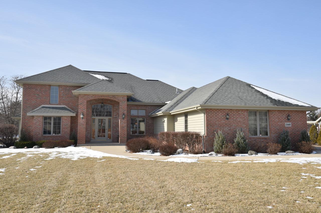 13485 W Sun Valley, New Berlin, WI 53151