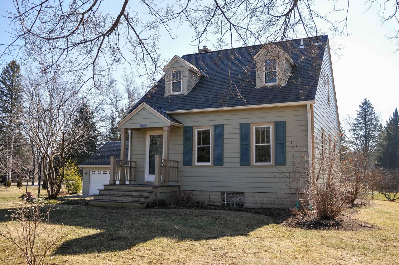 4823 W Westfield Rd, Mequon, WI 53092