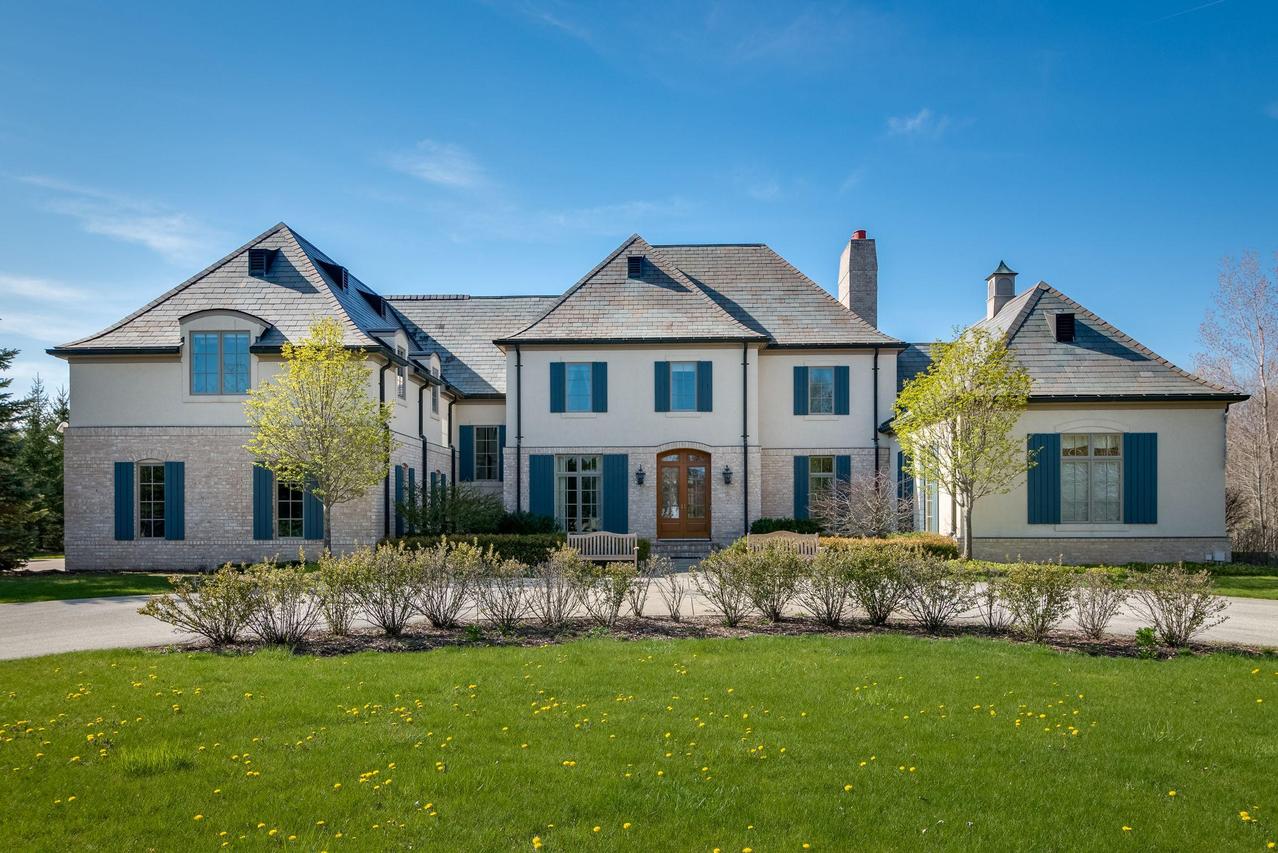 2745 W Dean Rd, River Hills, WI 53217