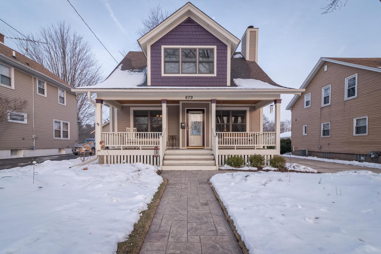 679 North St, West Bend, WI 53090