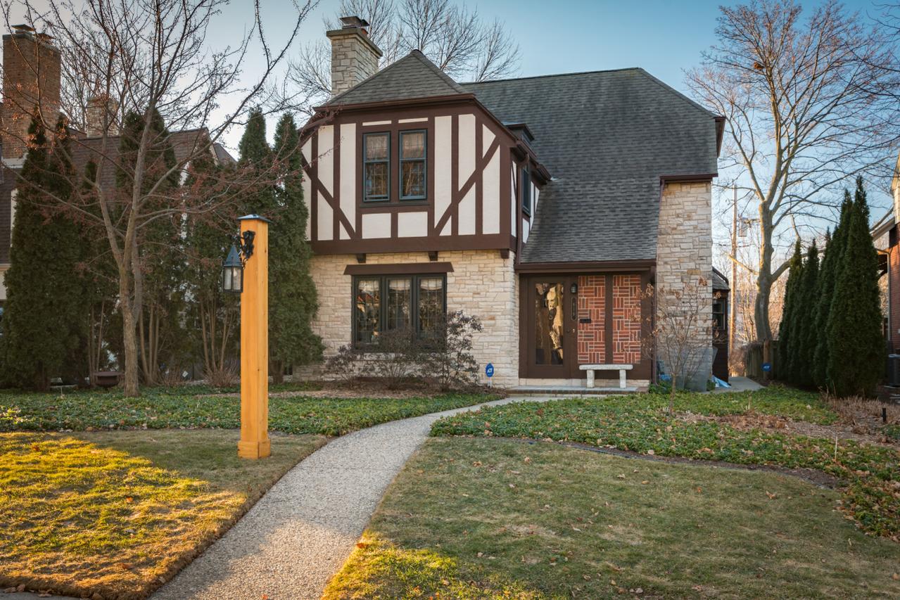 819 E Beaumont Ave, Whitefish Bay, WI 53217