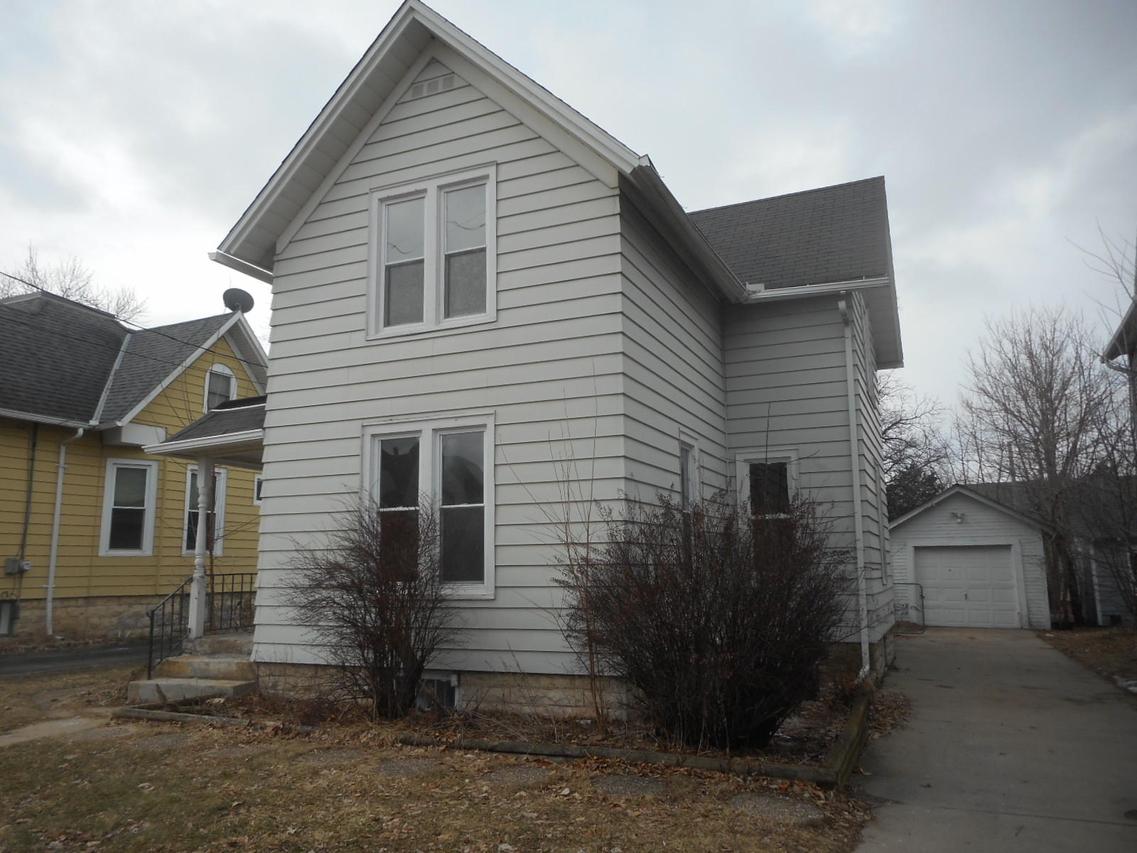 718 Oakland Ave, Waukesha, WI 53186