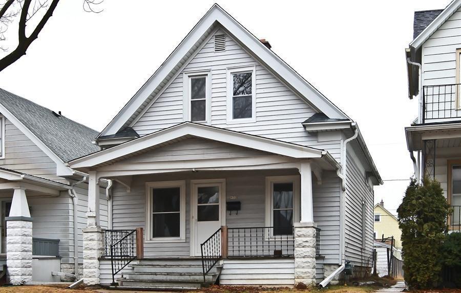 933 S 73rd St., West Allis, WI 53214