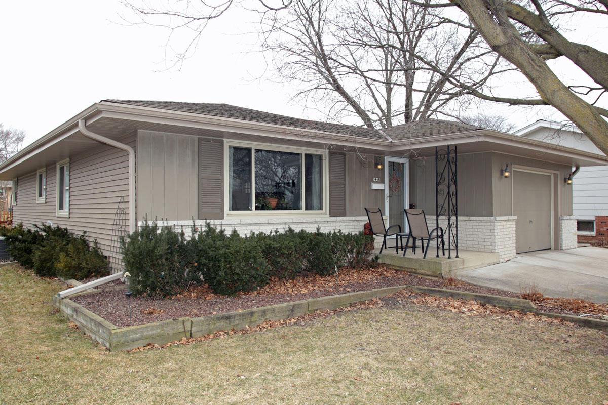 5868 Oriole Ave., Greendale, WI 53129